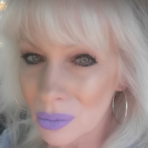 Meet your Posher, Lori - Picture 1 of 1